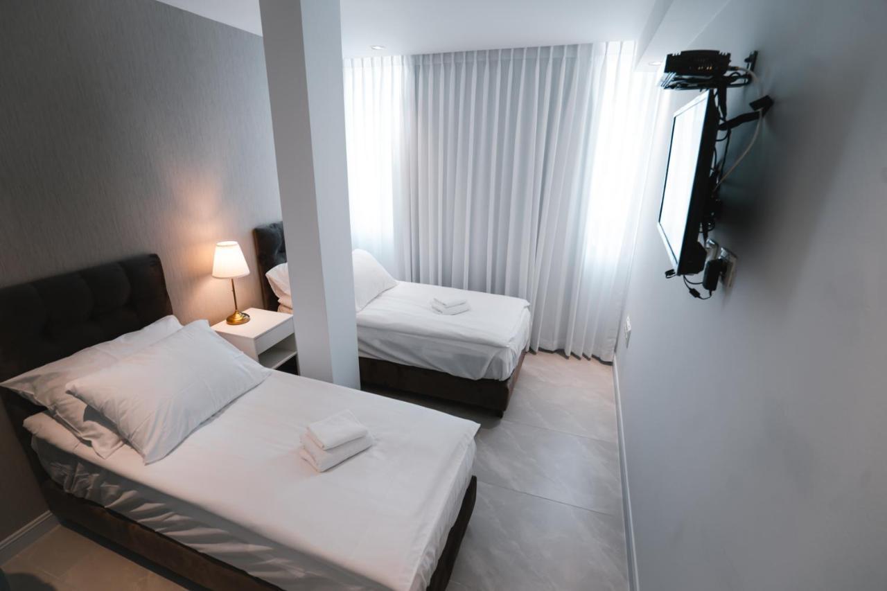 Unique Hotel 아슈도드 외부 사진