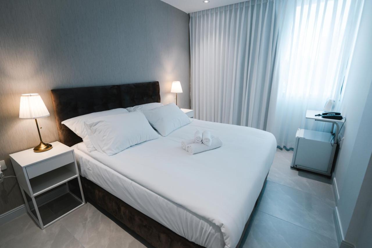Unique Hotel 아슈도드 외부 사진